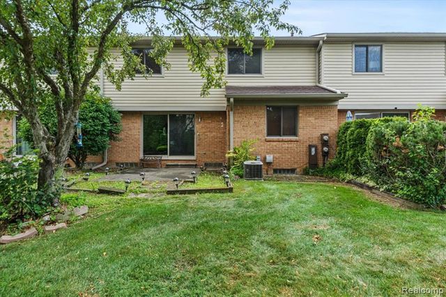 3719 Old Creek Road, Troy, MI 48084