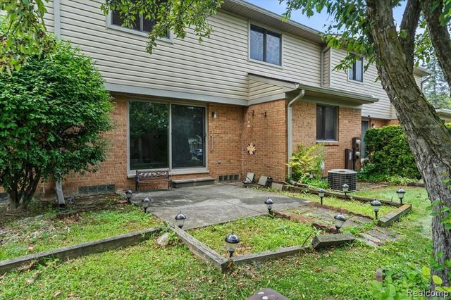 3719 Old Creek Road, Troy, MI 48084