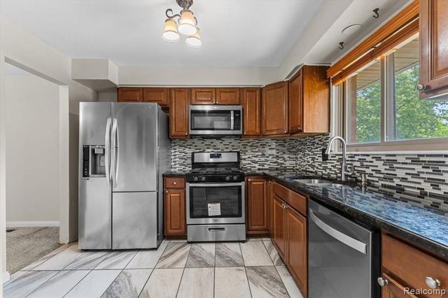 3719 Old Creek Road, Troy, MI 48084