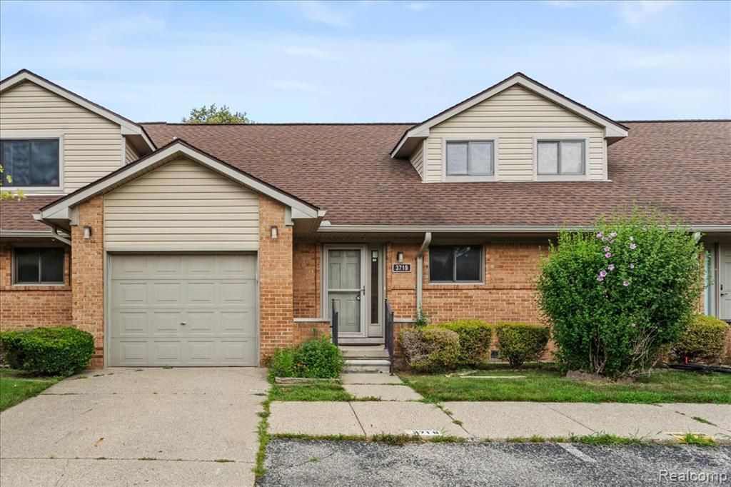 3719 Old Creek Road, Troy, MI 48084