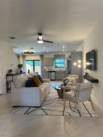 417 NE 1st Dr, Florida City, FL 33034