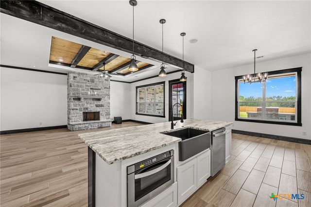 11151 Golden Eagle Avenue, Salado, TX 76571