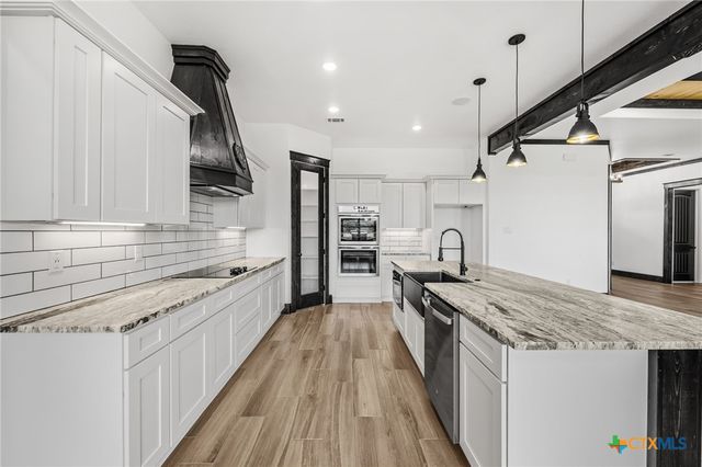 11151 Golden Eagle Avenue, Salado, TX 76571