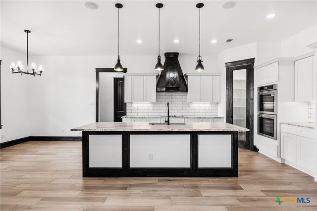 11151 Golden Eagle Avenue, Salado, TX 76571