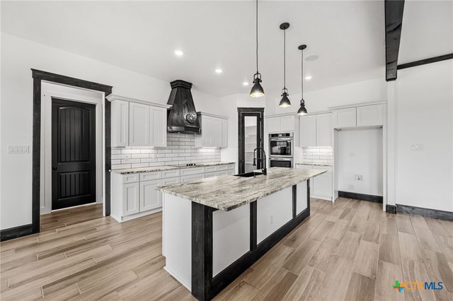 11151 Golden Eagle Avenue, Salado, TX 76571