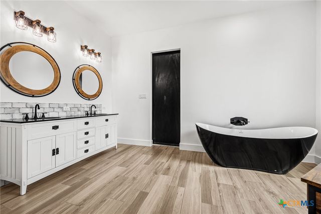 11151 Golden Eagle Avenue, Salado, TX 76571