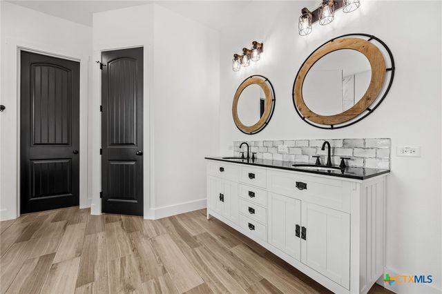 11151 Golden Eagle Avenue, Salado, TX 76571