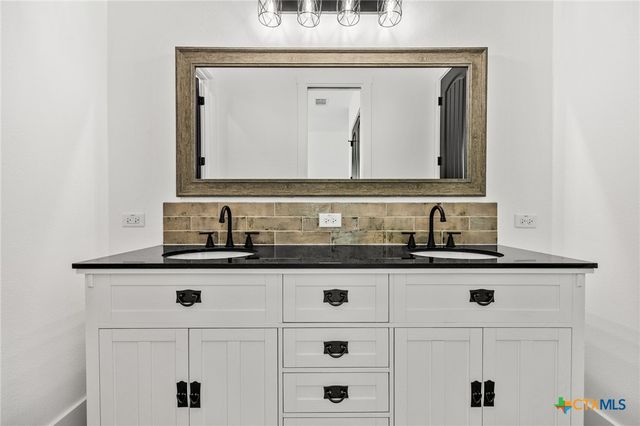 11151 Golden Eagle Avenue, Salado, TX 76571