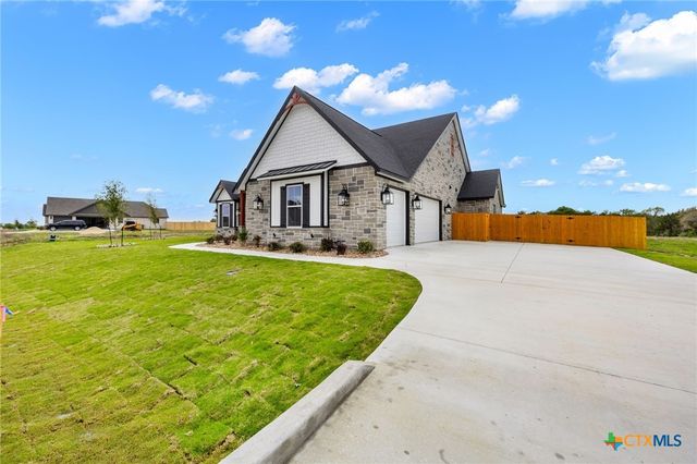 11151 Golden Eagle Avenue, Salado, TX 76571