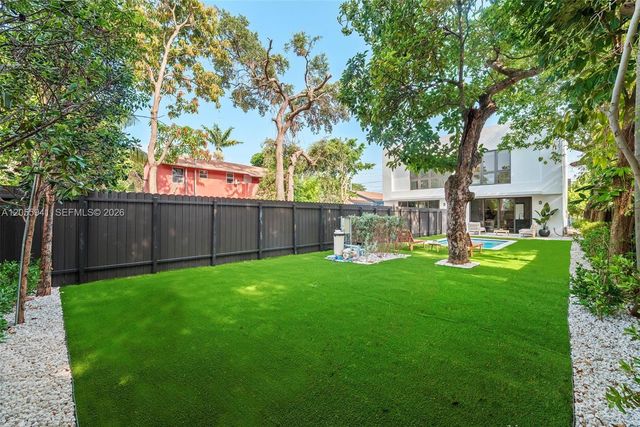 53 NW 52nd St, Miami, FL 33127