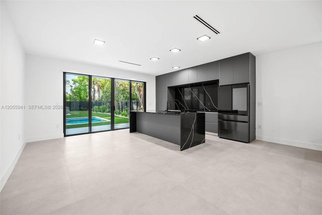 53 NW 52nd St, Miami, FL 33127