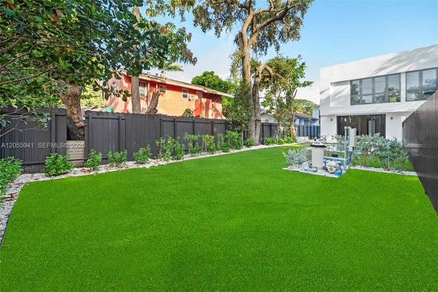 53 NW 52nd St, Miami, FL 33127