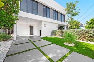 53 NW 52nd St, Miami, FL 33127