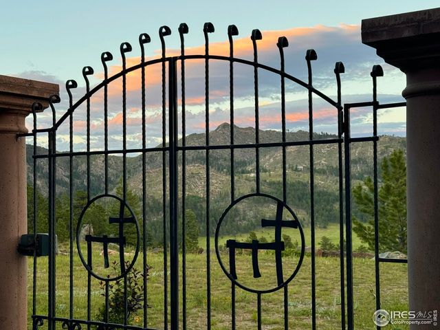 9200 Old Flowers Rd, Bellvue, CO 80512