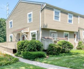 1 Putting Green Path 1, Southington, CT 06489