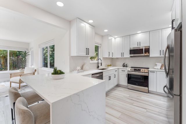 1532 NE 28 Drive, Wilton Manors, FL 33334