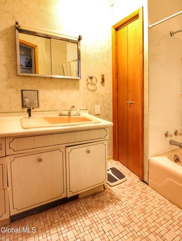 694 4th Avenue, Troy, NY 12182