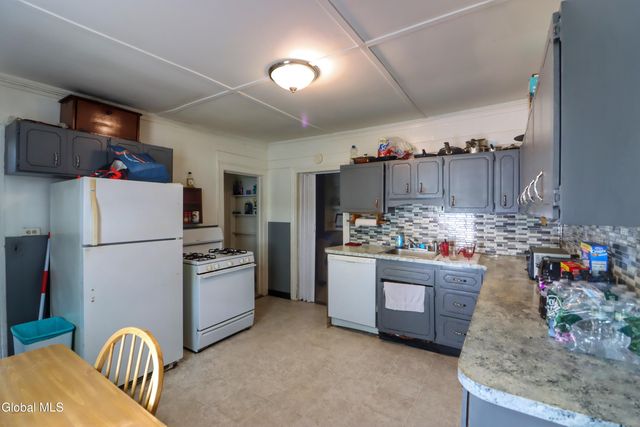 694 4th Avenue, Troy, NY 12182