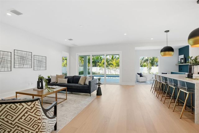 4113 W NEPTUNE STREET, Tampa, FL 33629