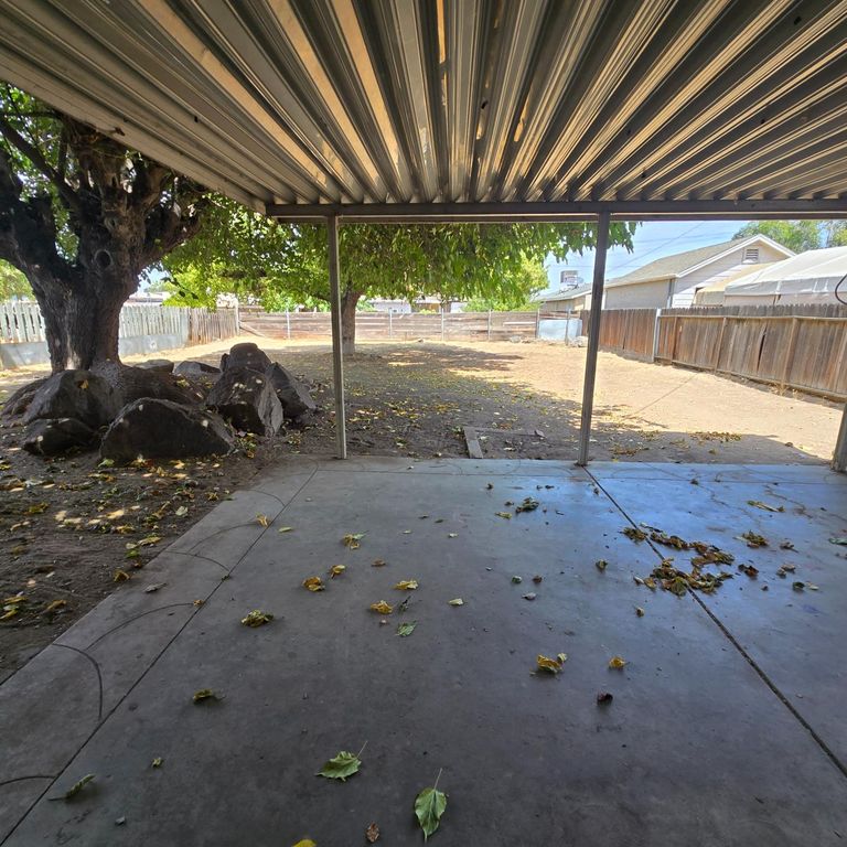 Image 10 of property listing at 2127 E Sussex Way, Fresno, CA 93726