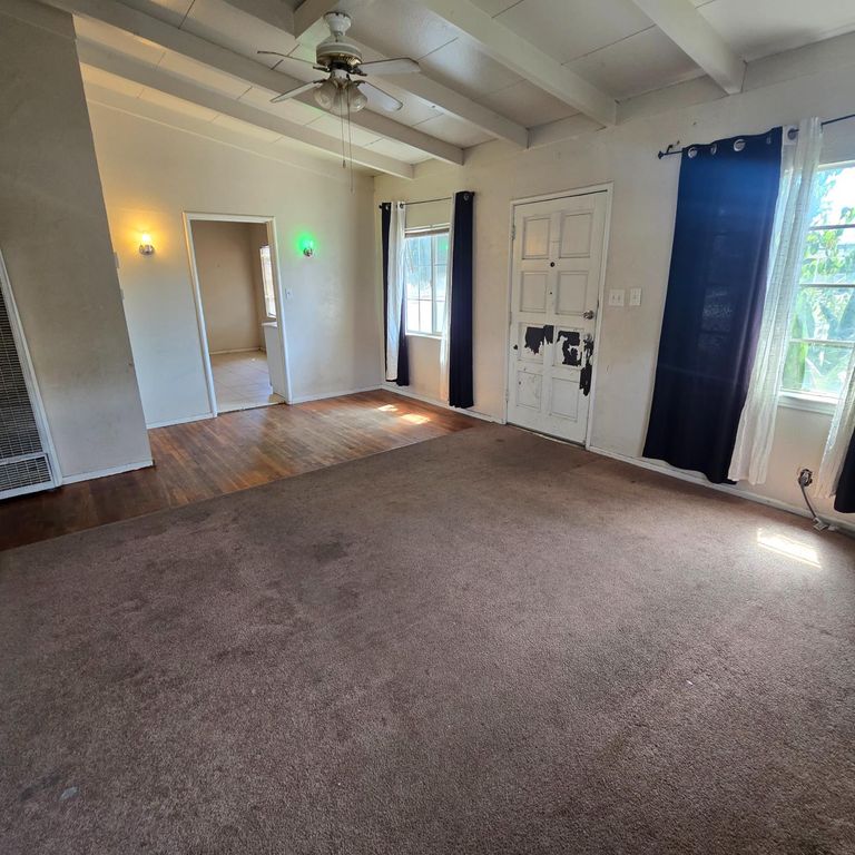 Image 3 of property listing at 2127 E Sussex Way, Fresno, CA 93726