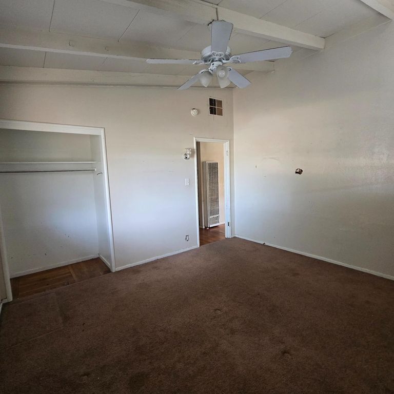 Image 6 of property listing at 2127 E Sussex Way, Fresno, CA 93726