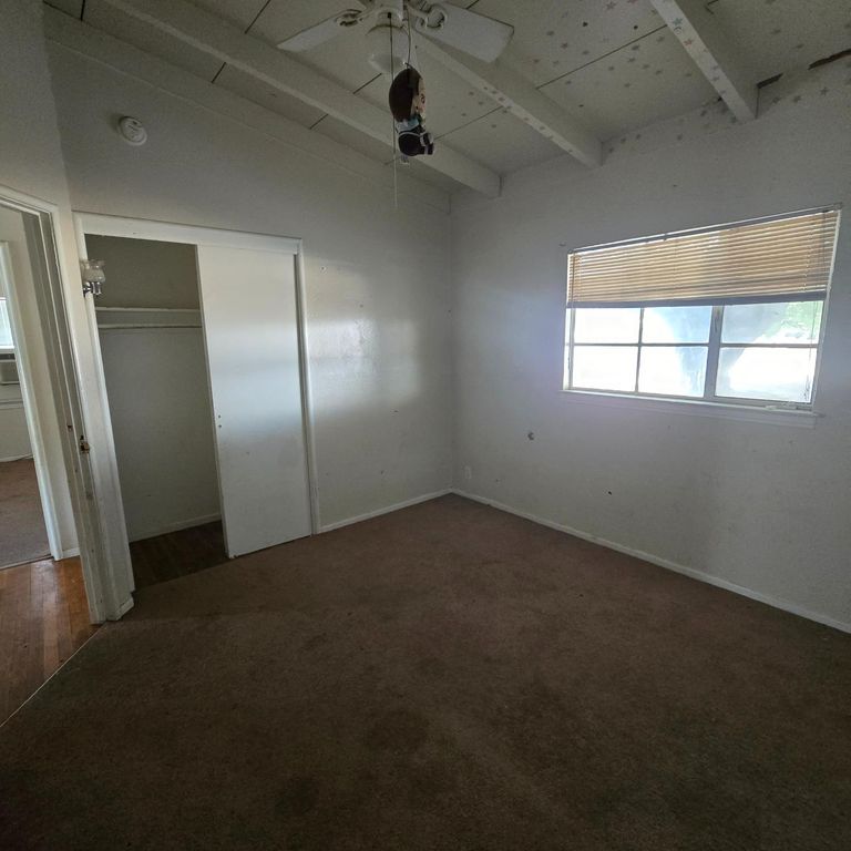 Image 8 of property listing at 2127 E Sussex Way, Fresno, CA 93726