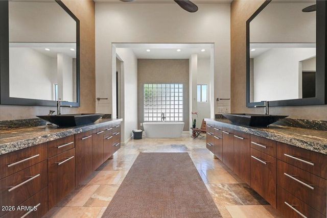7124 E FOOTHILL Drive, Paradise Valley, AZ 85253