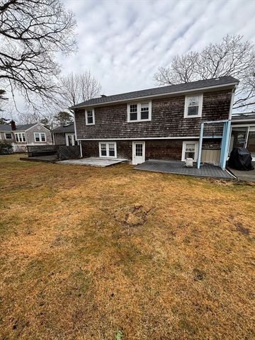 74 Hillside Ave, Falmouth, MA 02556