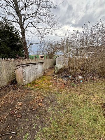 74 Hillside Ave, Falmouth, MA 02556