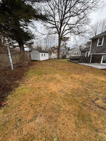 74 Hillside Ave, Falmouth, MA 02556