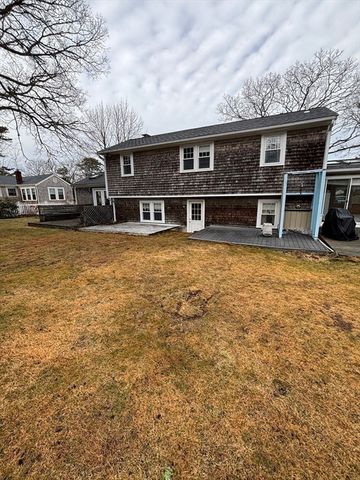 74 Hillside Ave, Falmouth, MA 02556