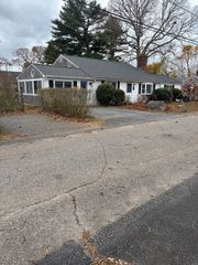 74 Hillside Ave, Falmouth, MA 02556