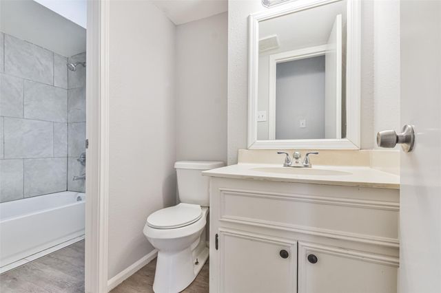 1204 S Holly Avenue, Cleveland, TX 77327