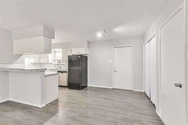 1204 S Holly Avenue, Cleveland, TX 77327