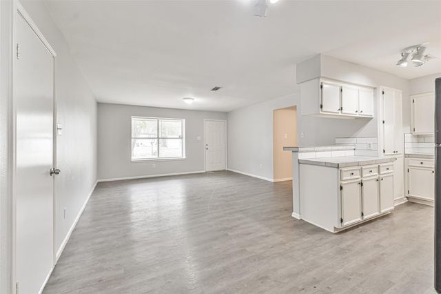 1204 S Holly Avenue, Cleveland, TX 77327