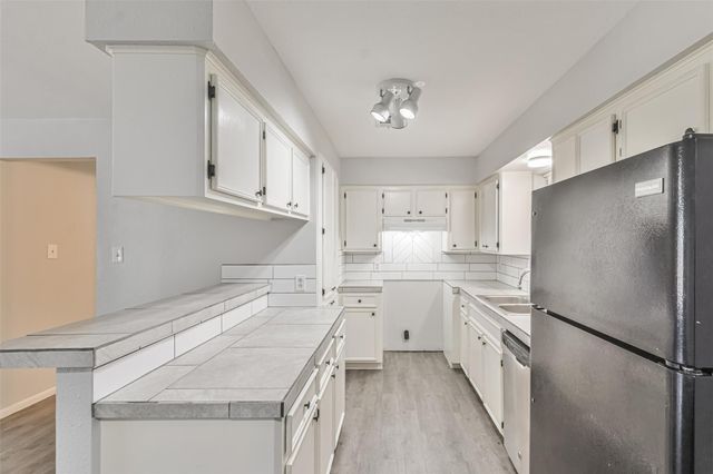 1204 S Holly Avenue, Cleveland, TX 77327