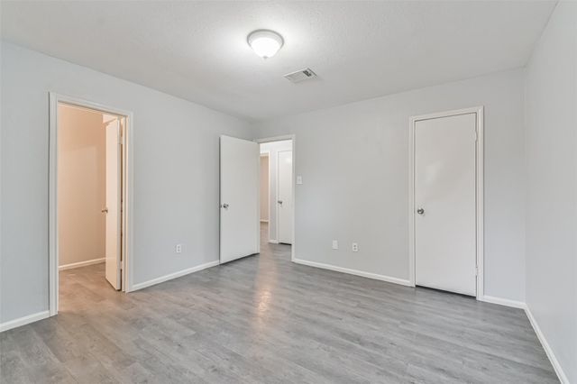 1204 S Holly Avenue, Cleveland, TX 77327