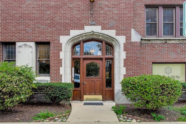 1103 Holly Court 207, Oak Park, IL 60301