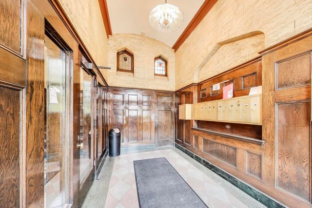 1103 Holly Court 207, Oak Park, IL 60301