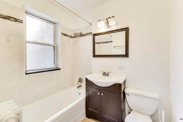 1103 Holly Court 207, Oak Park, IL 60301