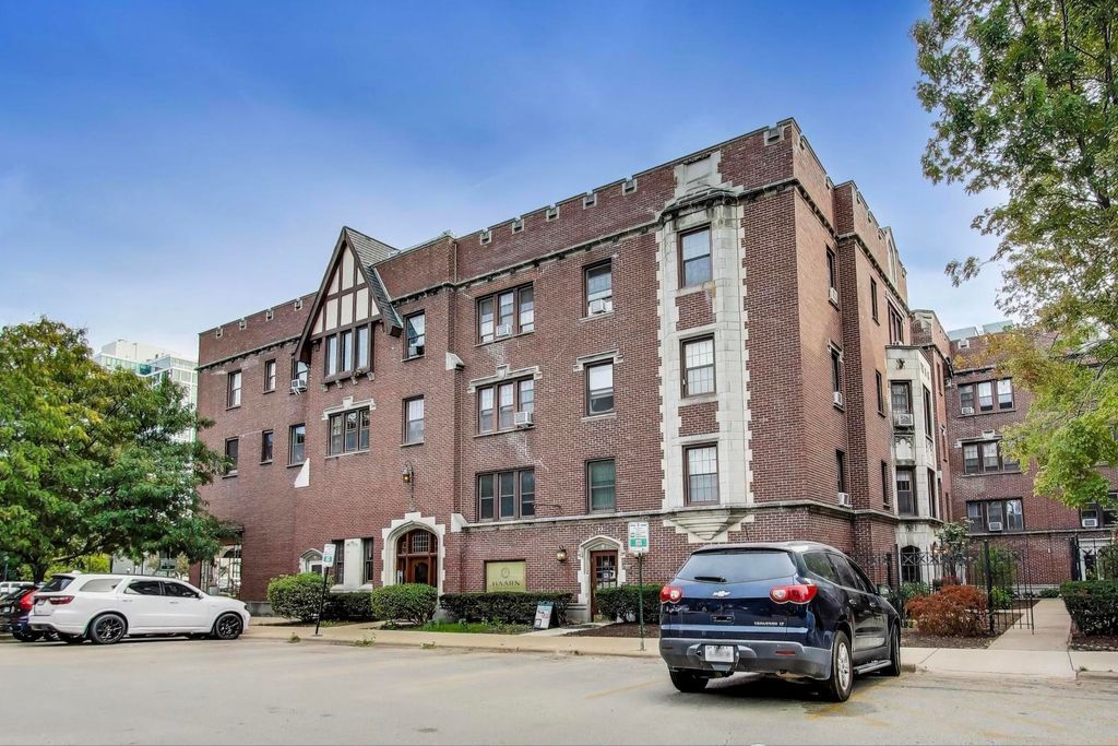 1103 Holly Court 207, Oak Park, IL 60301