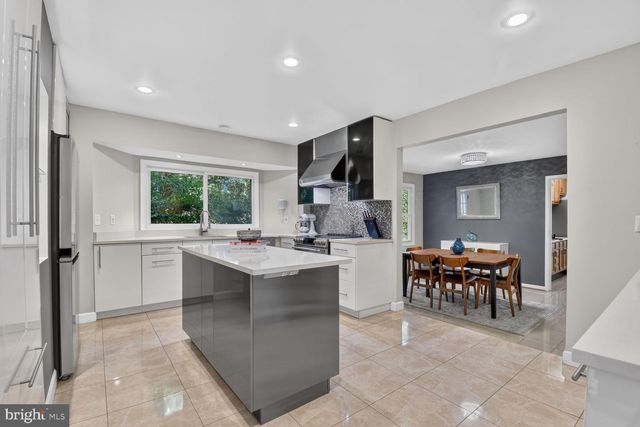 9 RICHVIEW CT, Potomac, MD 20854