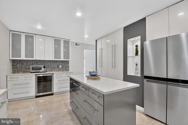 9 RICHVIEW CT, Potomac, MD 20854