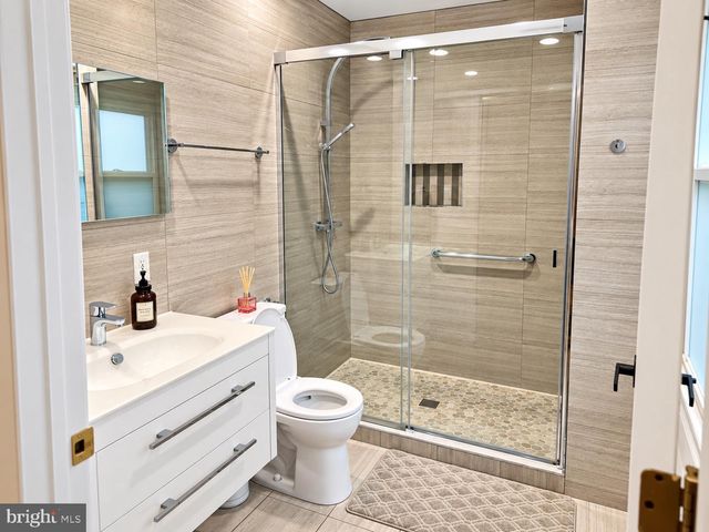 9 RICHVIEW CT, Potomac, MD 20854