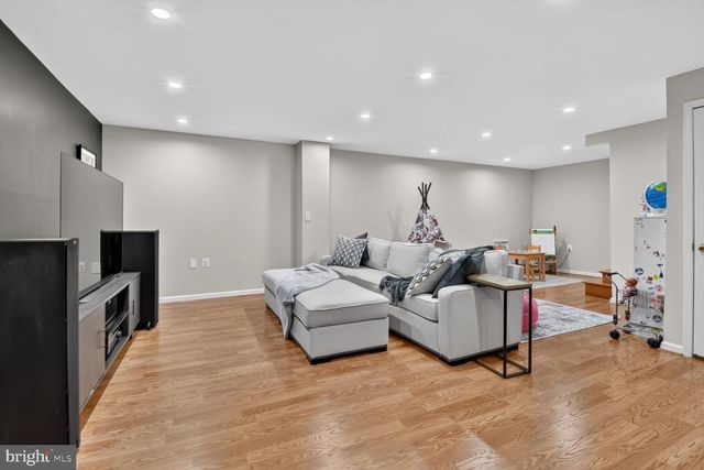 9 RICHVIEW CT, Potomac, MD 20854
