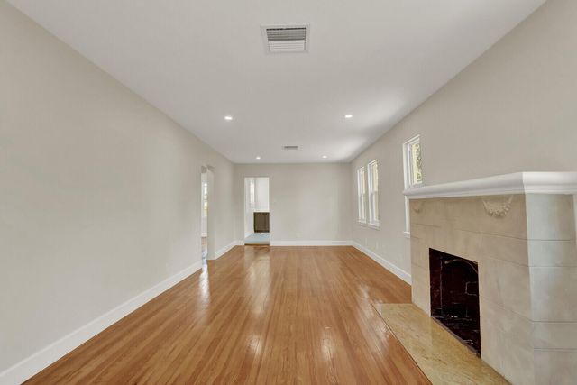 842 Selkirk Street, West Palm Beach, FL 33405