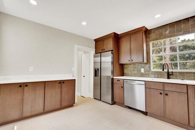 842 Selkirk Street, West Palm Beach, FL 33405