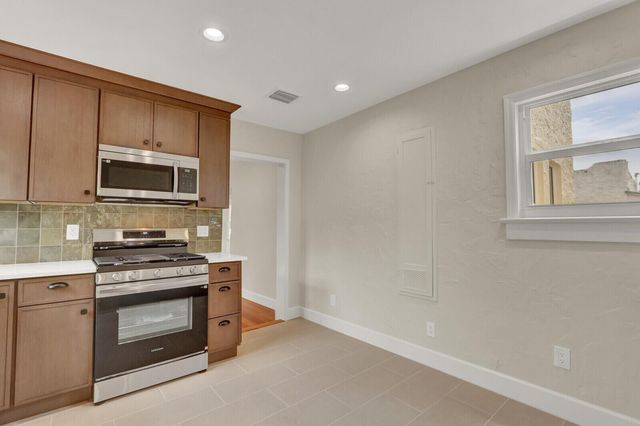 842 Selkirk Street, West Palm Beach, FL 33405
