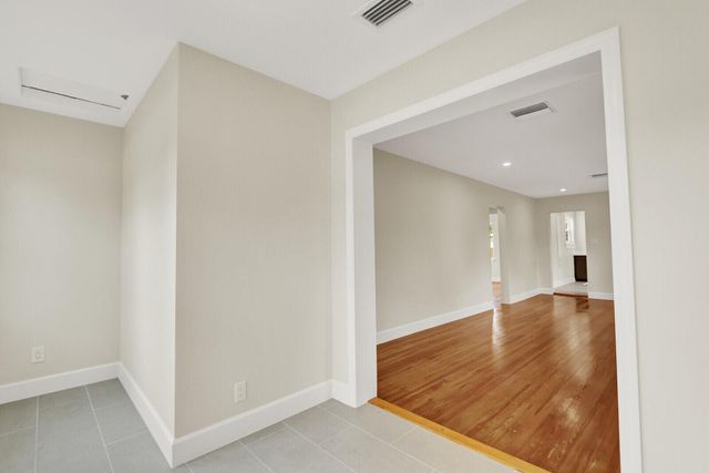 842 Selkirk Street, West Palm Beach, FL 33405